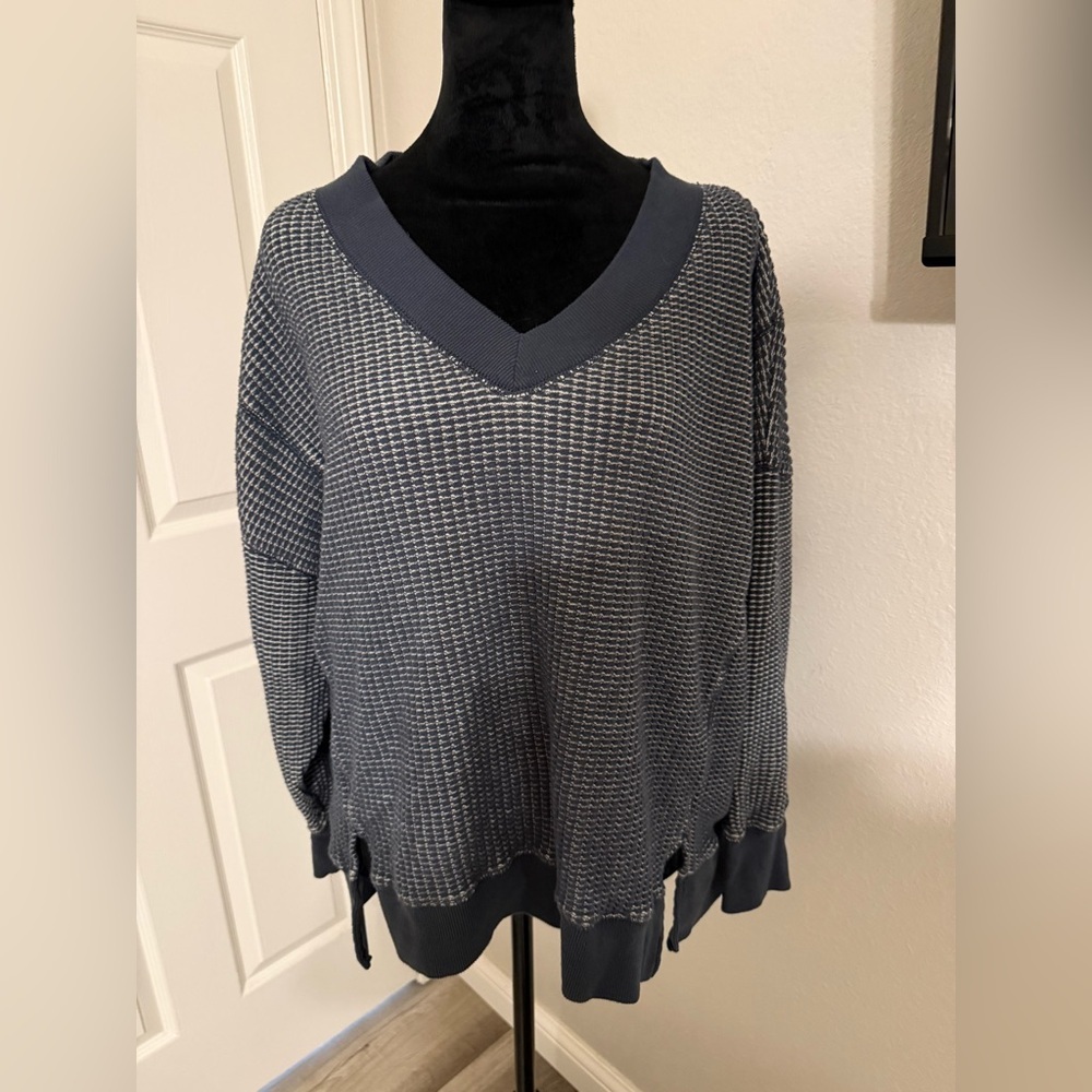 American Eagle Outfitters Navy & Heather Gray V‑Neck Waffle Knit Hoodie